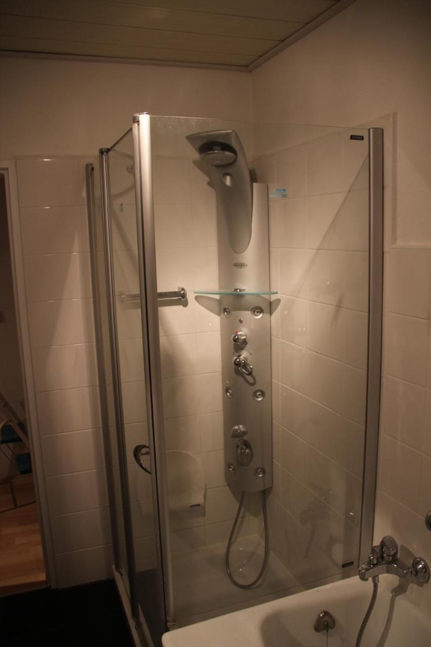 Ferienwohnung Mit 4 Schlafzimmer Fuer 2 Bis 9 Gaeste----Apartment With 4 Bedrooms For 2 To 9 Guests Nürnberg Kültér fotó