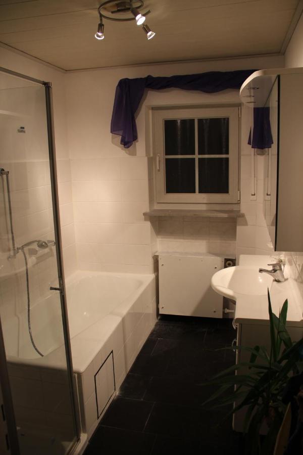 Ferienwohnung Mit 4 Schlafzimmer Fuer 2 Bis 9 Gaeste----Apartment With 4 Bedrooms For 2 To 9 Guests Nürnberg Kültér fotó